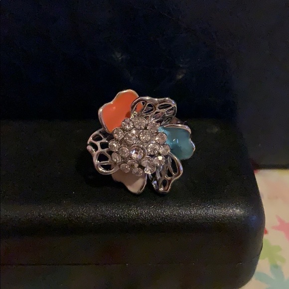 Unique flower ring - Picture 1 of 8